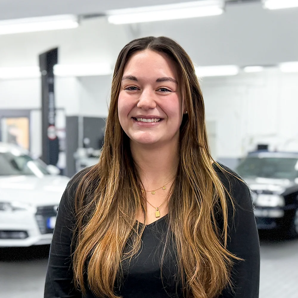 Laura Schatz | J.S. CAR VISION